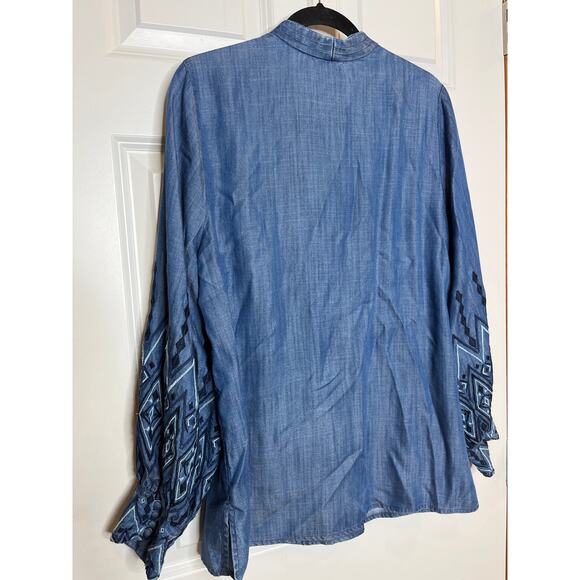 Chicos Size 2 US 12‎ / 14 Blue Chambray Embroidered Sleeve Tunic V Neck - Picture 3 of 9
